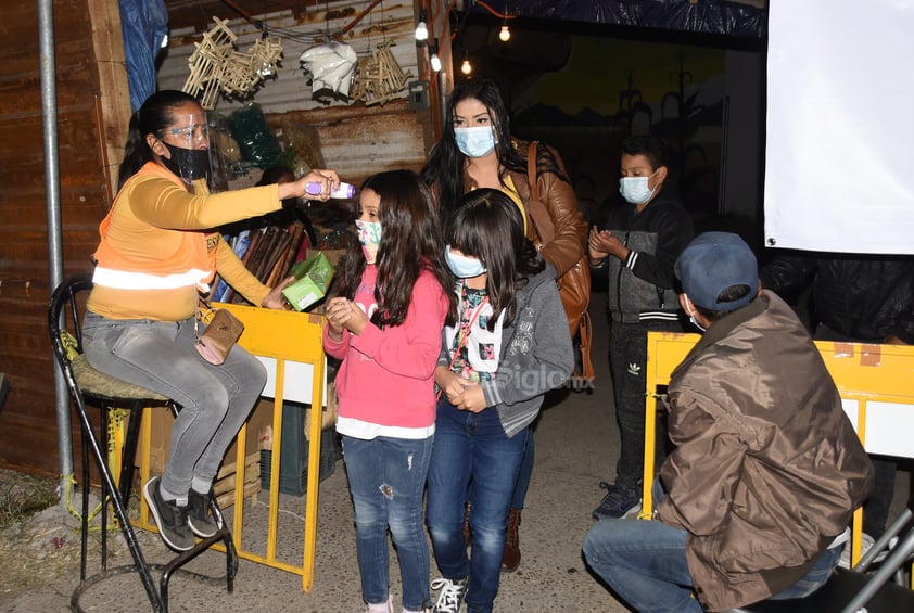 Inauguran y dan la bendición al mercadito navideño de Torreón