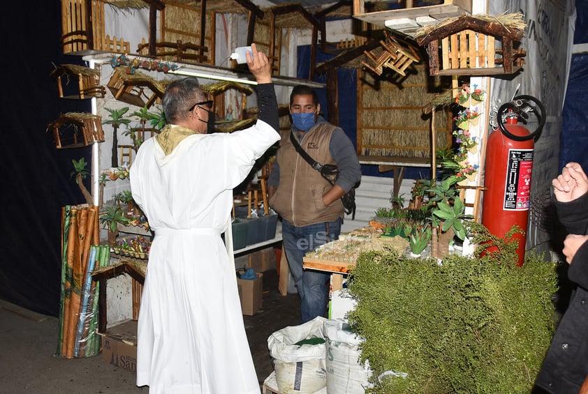 Inauguran y dan la bendición al mercadito navideño de Torreón