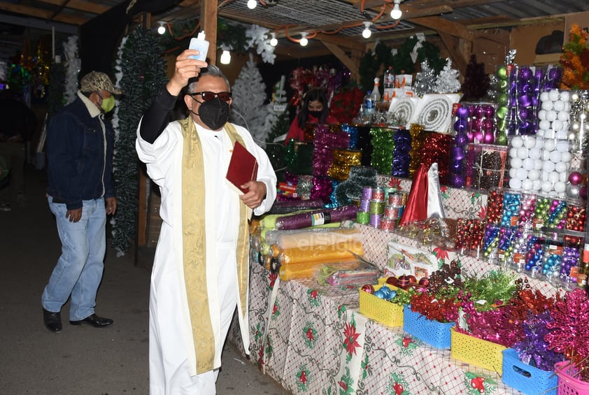 Inauguran y dan la bendición al mercadito navideño de Torreón