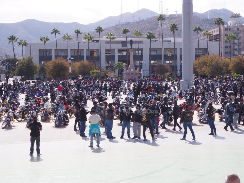 Motociclistas protestan en Torreón tras prohibirles circulación por carriles centrales