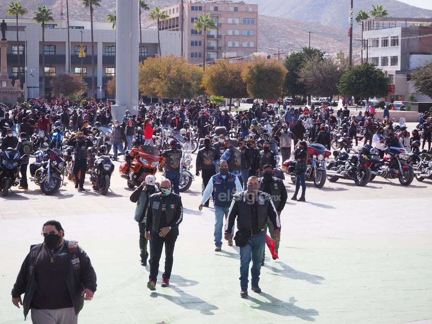 Motociclistas protestan en Torreón tras prohibirles circulación por carriles centrales