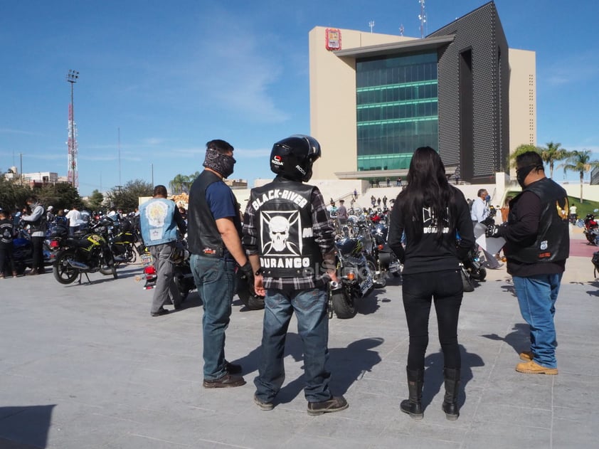 Motociclistas protestan en Torreón tras prohibirles circulación por carriles centrales