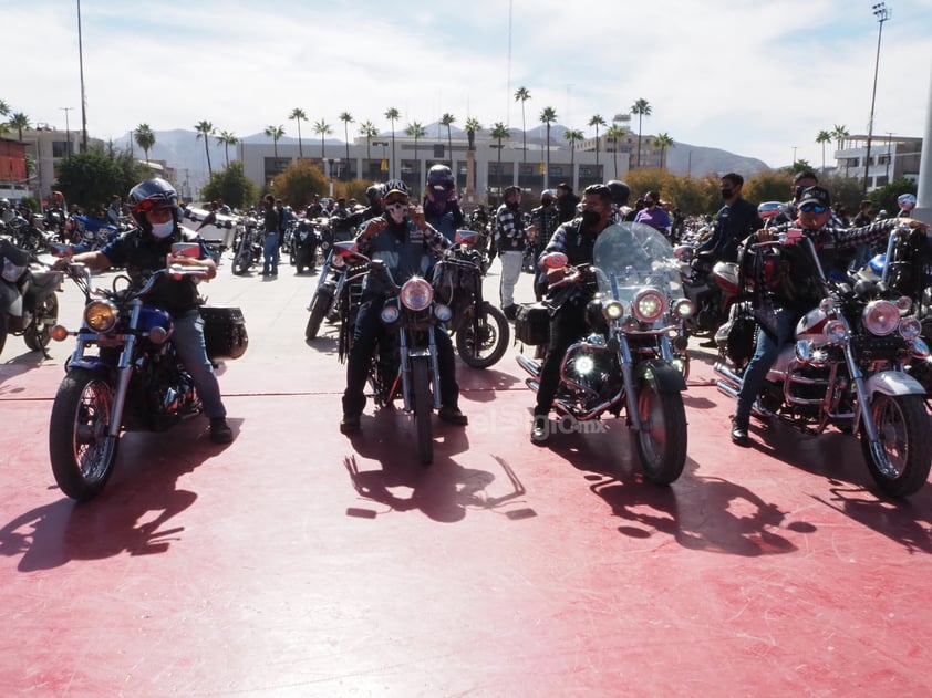 Motociclistas protestan en Torreón tras prohibirles circulación por carriles centrales