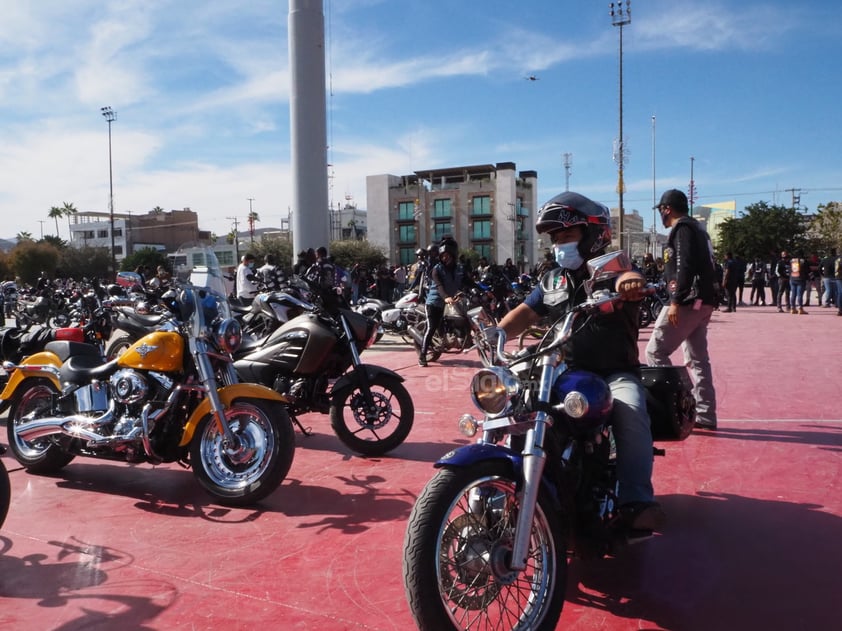 Motociclistas protestan en Torreón tras prohibirles circulación por carriles centrales