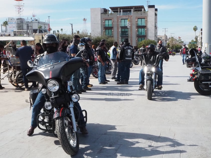 Motociclistas protestan en Torreón tras prohibirles circulación por carriles centrales