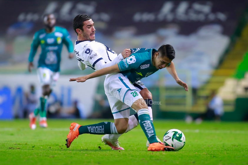 León vence a Pumas 