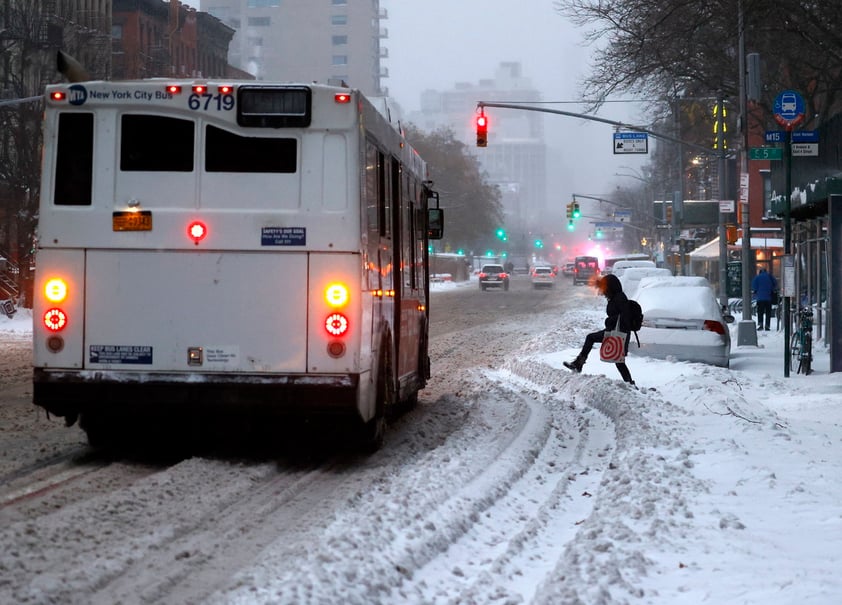 El alcalde de la ciudad, Bill de Blasio, aseguró que la cantidad de nieve registrada en las últimas 24 horas era la mayor desde enero de 2016.