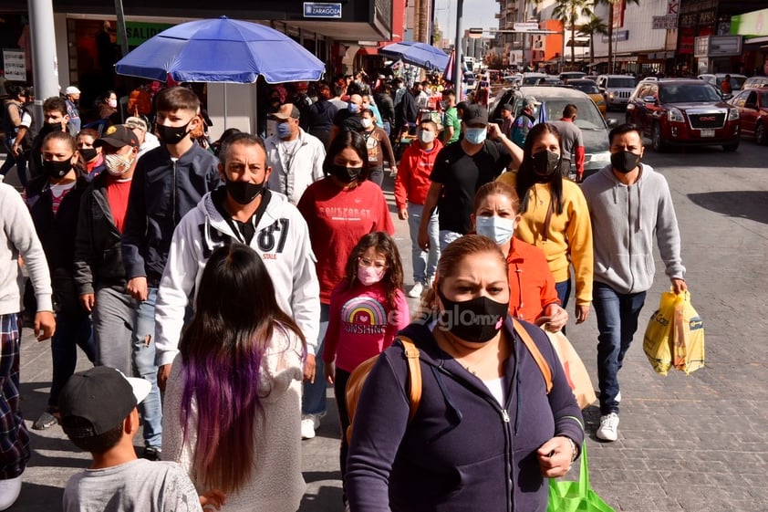 Se olvidan del COVID-19 y abarrotan el centro de Torreón, Gómez Palacio y Lerdo por compras navideñas