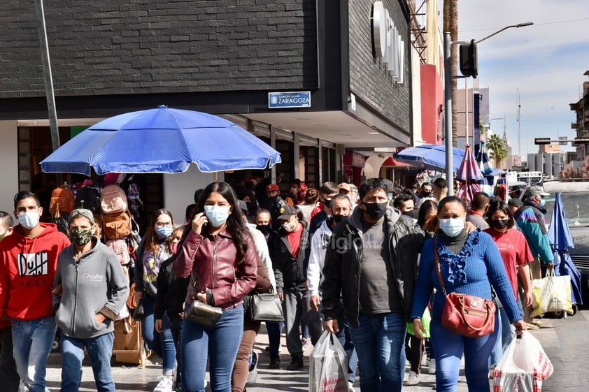 Se olvidan del COVID-19 y abarrotan el centro de Torreón, Gómez Palacio y Lerdo por compras navideñas