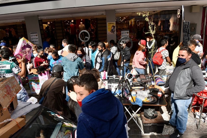 Se olvidan del COVID-19 y abarrotan el centro de Torreón, Gómez Palacio y Lerdo por compras navideñas