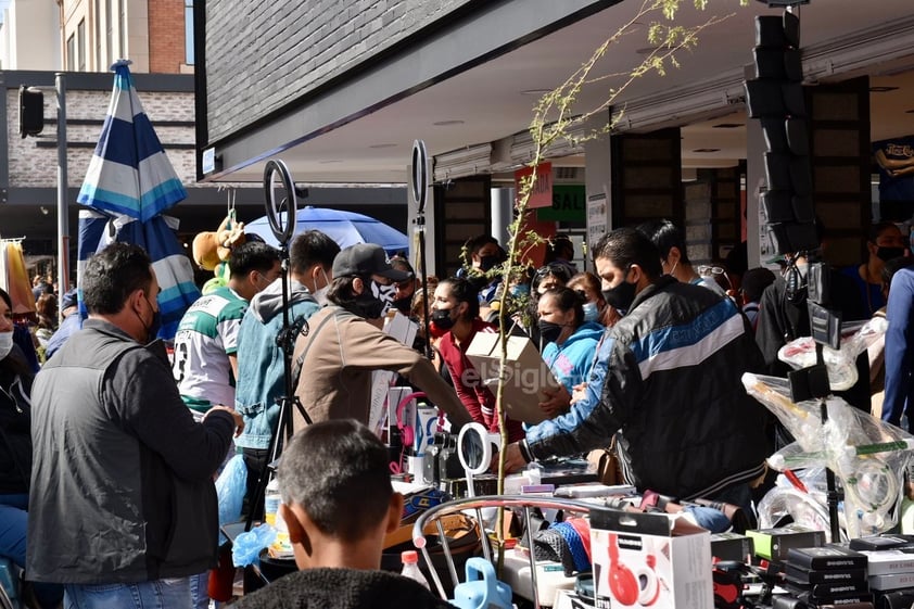 Se olvidan del COVID-19 y abarrotan el centro de Torreón, Gómez Palacio y Lerdo por compras navideñas