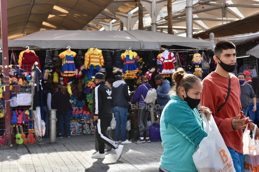 Se olvidan del COVID-19 y abarrotan el centro de Torreón, Gómez Palacio y Lerdo por compras navideñas