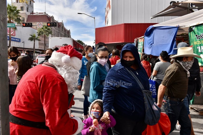 Se olvidan del COVID-19 y abarrotan el centro de Torreón, Gómez Palacio y Lerdo por compras navideñas