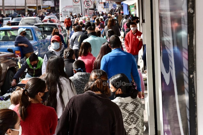 Se olvidan del COVID-19 y abarrotan el centro de Torreón, Gómez Palacio y Lerdo por compras navideñas