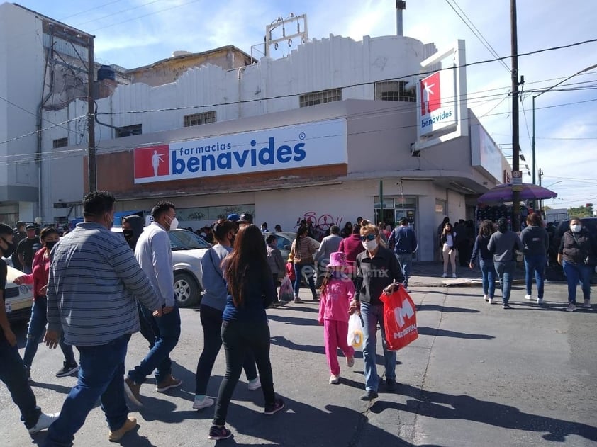 Se olvidan del COVID-19 y abarrotan el centro de Torreón, Gómez Palacio y Lerdo por compras navideñas