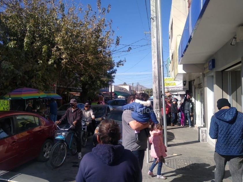 Se olvidan del COVID-19 y abarrotan el centro de Torreón, Gómez Palacio y Lerdo por compras navideñas