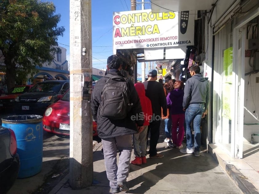 Se olvidan del COVID-19 y abarrotan el centro de Torreón, Gómez Palacio y Lerdo por compras navideñas