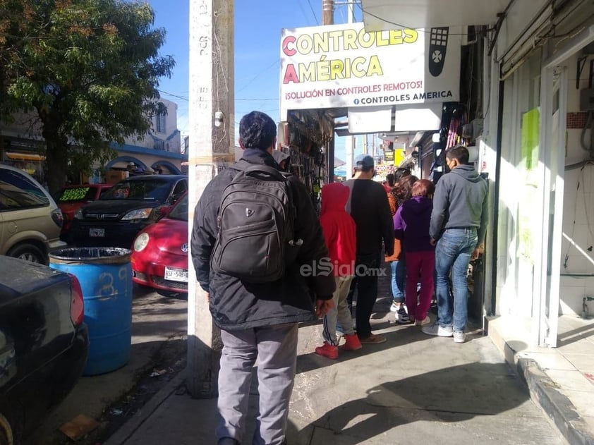 Se olvidan del COVID-19 y abarrotan el centro de Torreón, Gómez Palacio y Lerdo por compras navideñas