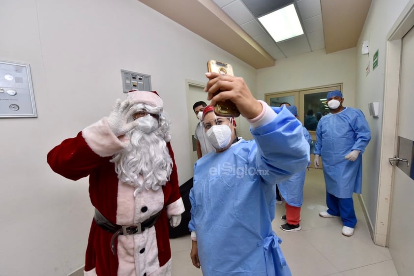 Sorprende a los pequeños pacientes con regalos 