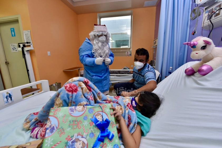 Sorprende a los pequeños pacientes con regalos 