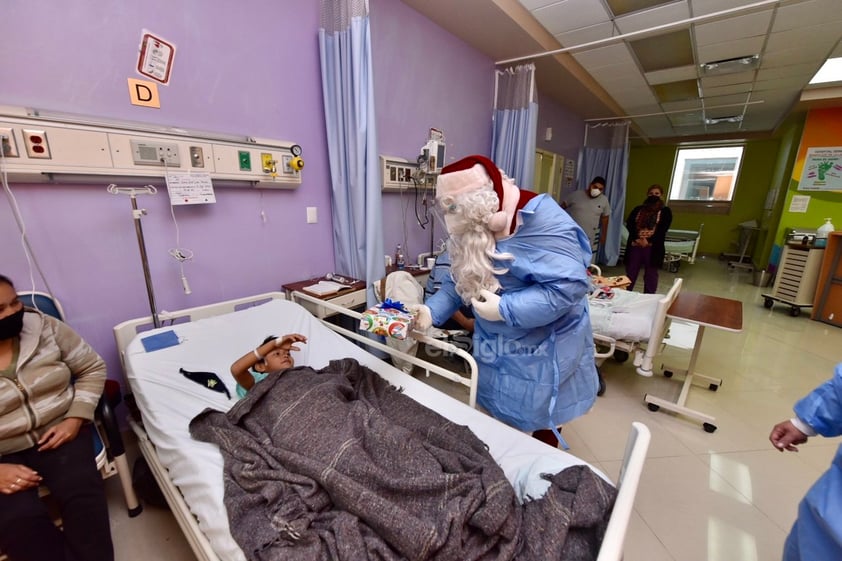 Sorprende a los pequeños pacientes con regalos 