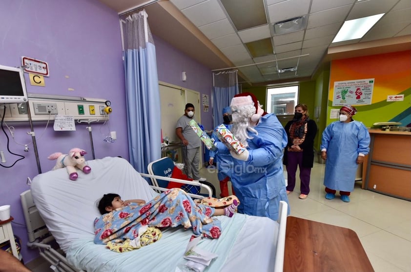 Sorprende a los pequeños pacientes con regalos 