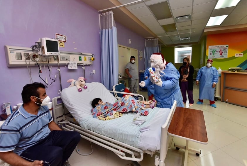 Sorprende a los pequeños pacientes con regalos 