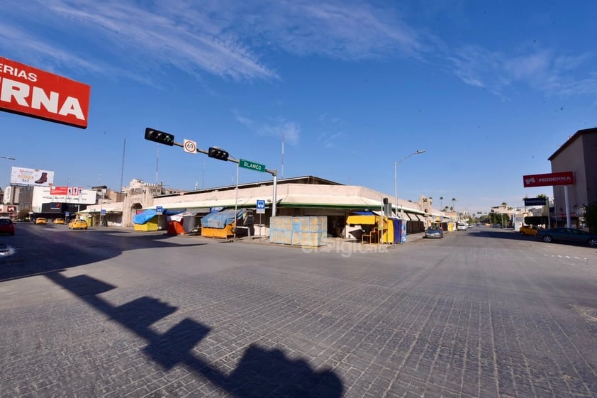 Calles sin tráfico. A diferencia de lo que se vivió apenas hace unos días, el sector Centro de Torreón lució sin gente, sin aglomeraciones y las calles quedaron vacías.