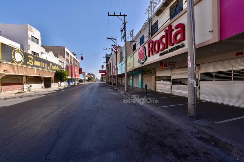 Banquetas. Hace unos días era imposible caminar por las banquetas del Centro sin topar con otras personas; ayer no se dio este caso.