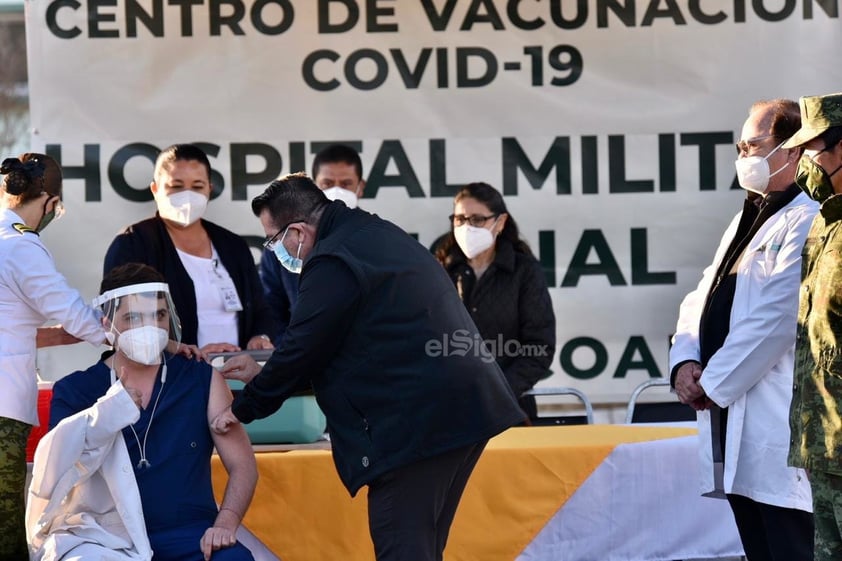 Se trata de un momento histórico en la pandemia del virus SARS-CoV-2 pues es la primera vacuna autorizada en el mundo y adquirida por el Gobierno federal para ser suministrada en una primera etapa en Coahuila y la Ciudad de México.