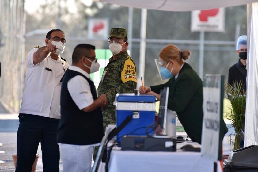 El acto protocolario inició a las 8:00 horas de este martes en el Hospital Militar Regional de esta ciudad y fue encabezado por el secretario de Salud de Coahuila, Roberto Bernal Gómez así como por el General de Brigada Diplomado de Estado Mayor, Guillermo Ortega Luna, comandante de la XI Región Militar y el secretario del Ayuntamiento, Sergio Lara Galván, en representación del alcalde Jorge Zermeño.