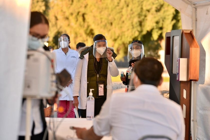 'Nuestro reconocimiento a toda nuestra fuerza blanca quienes de manera responsable atienden la pandemia', dijo.