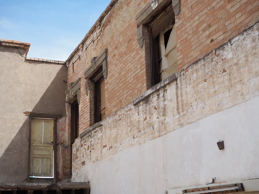 La casona que descansa bajo el cerro en Torreón