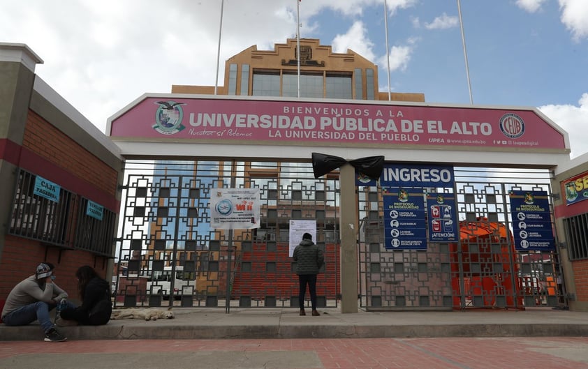 Ciudad en Bolivia llora a sus estudiantes muertos