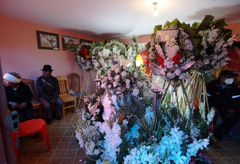 Ciudad en Bolivia llora a sus estudiantes muertos