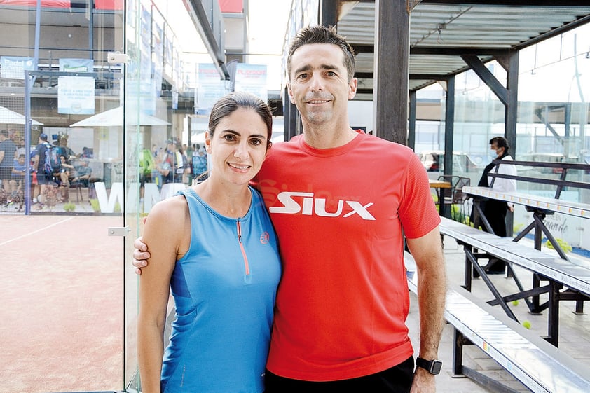 Laura y José. Inicia el torneo Sonrisa Azul en las instalaciones del Pádel One Club.