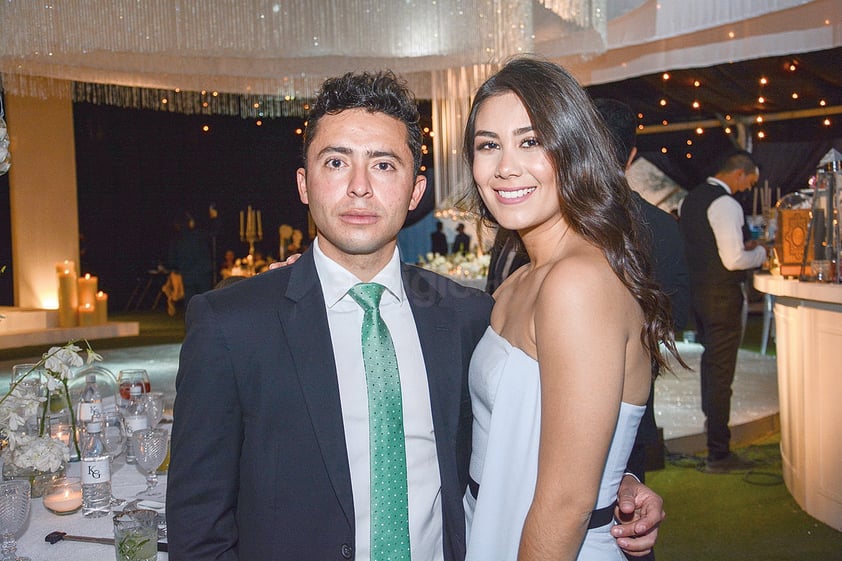 Víctor Gutiérrez y Claudia Lizárraga. Boda de Karime Silveira y Gustavo Herrera.