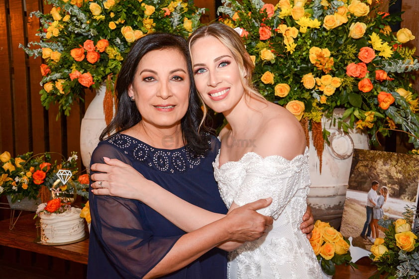 Ana María y Maribel Gallardo. Despedida de soltera Ana María Ortiz.