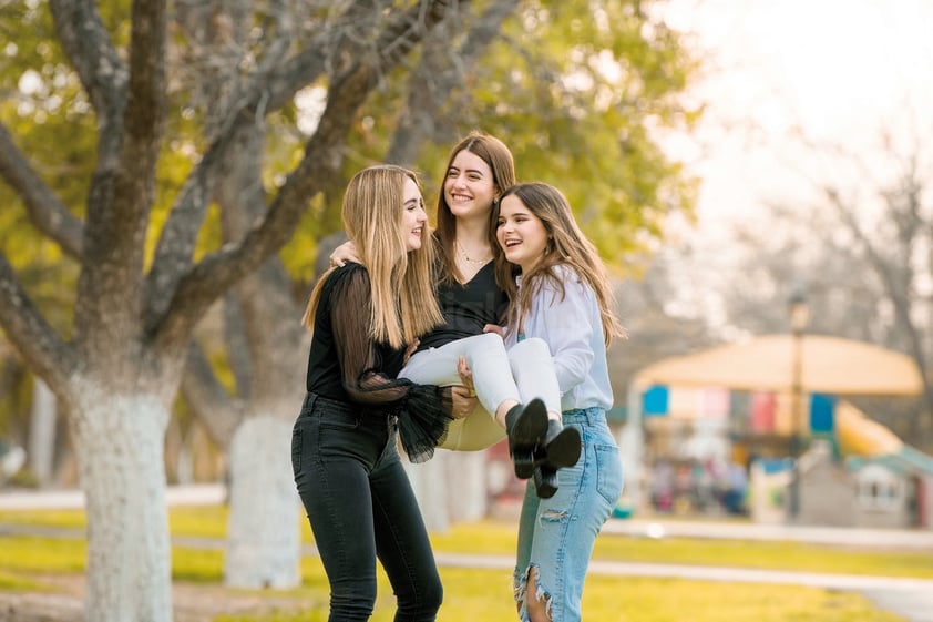 En Portada. Analety, Debby y Camila. Tres amigas que nos comparten lo increíble que es su amistad.