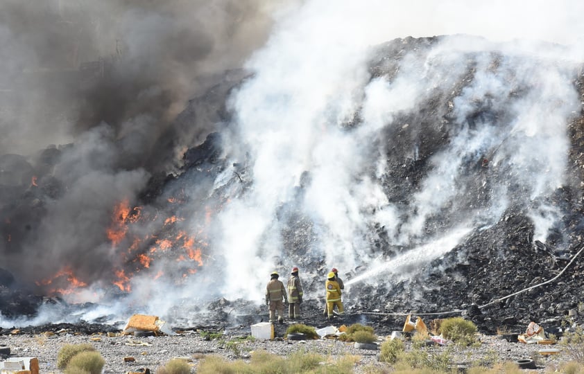 Se registra incendio de basura en lecho del Nazas