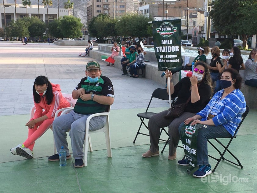 Frente Nacional Ciudadano AntiAMLO realiza mitin en Plaza Mayor de Torreón