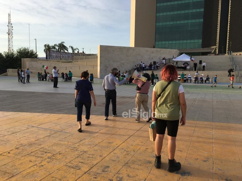 Frente Nacional Ciudadano AntiAMLO realiza mitin en Plaza Mayor de Torreón