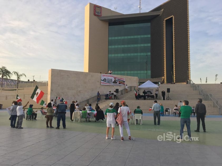 Frente Nacional Ciudadano AntiAMLO realiza mitin en Plaza Mayor de Torreón