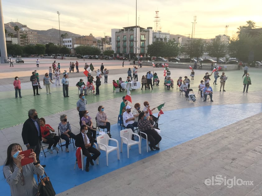 Frente Nacional Ciudadano AntiAMLO realiza mitin en Plaza Mayor de Torreón