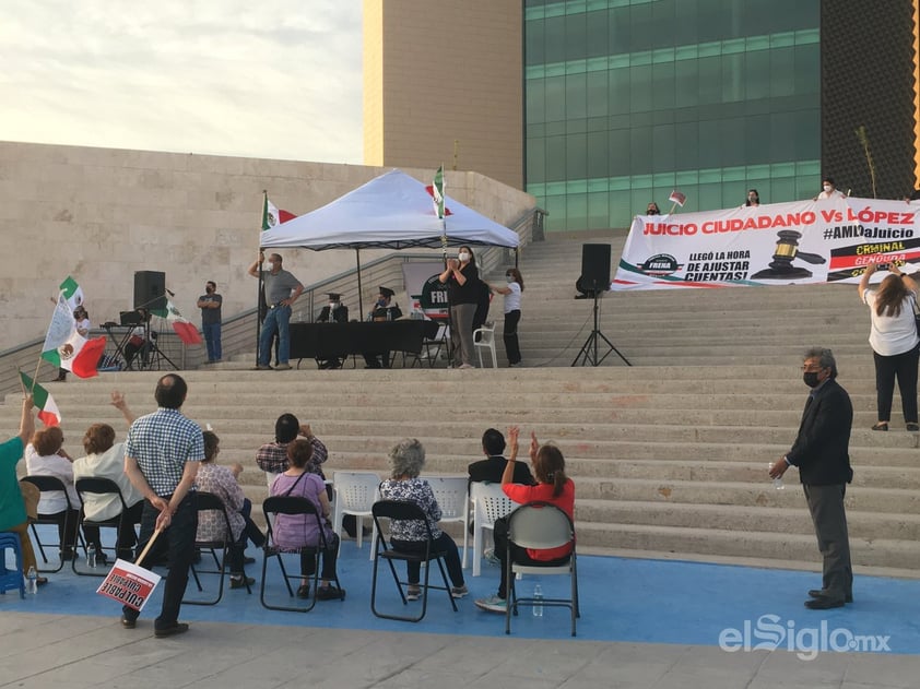 Frente Nacional Ciudadano AntiAMLO realiza mitin en Plaza Mayor de Torreón