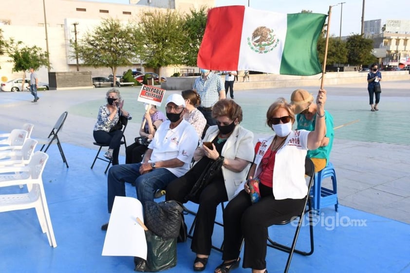 Frente Nacional Ciudadano AntiAMLO realiza mitin en Plaza Mayor de Torreón