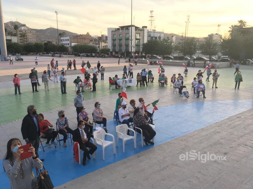 Frente Nacional Ciudadano AntiAMLO realiza mitin en Plaza Mayor de Torreón