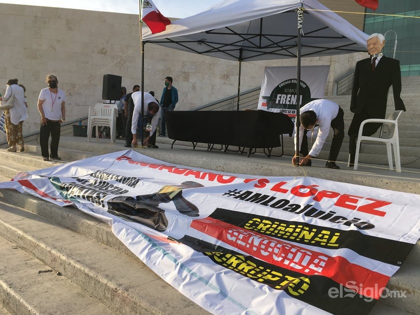 Frente Nacional Ciudadano AntiAMLO realiza mitin en Plaza Mayor de Torreón