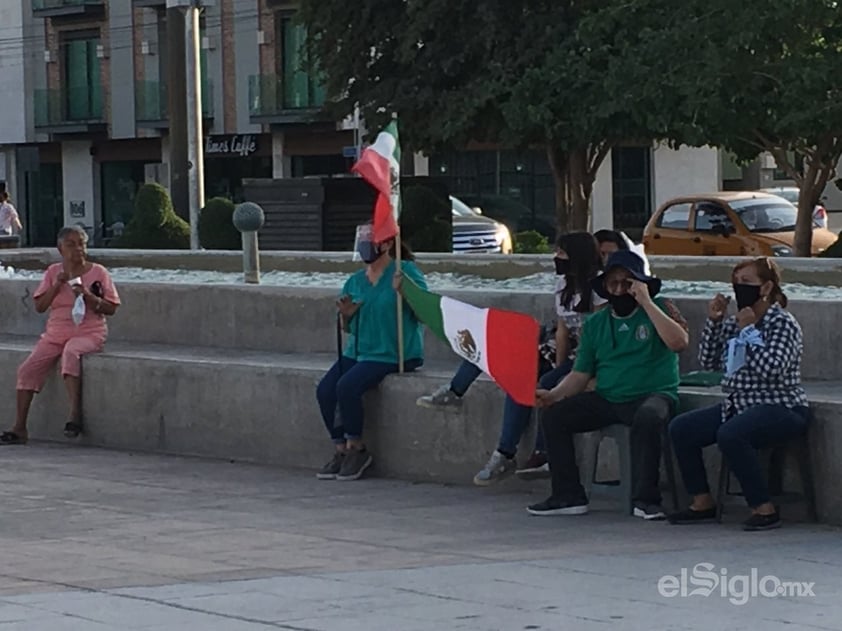 Frente Nacional Ciudadano AntiAMLO realiza mitin en Plaza Mayor de Torreón