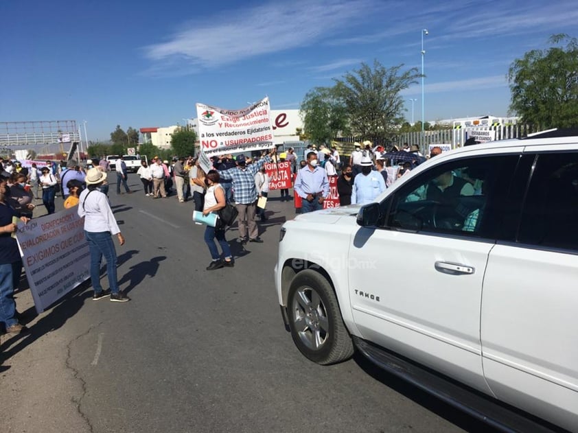 También se plantaron ejidatarios de la región con distintas peticiones, así como familias que solicitaban su intervención en casos específicos.